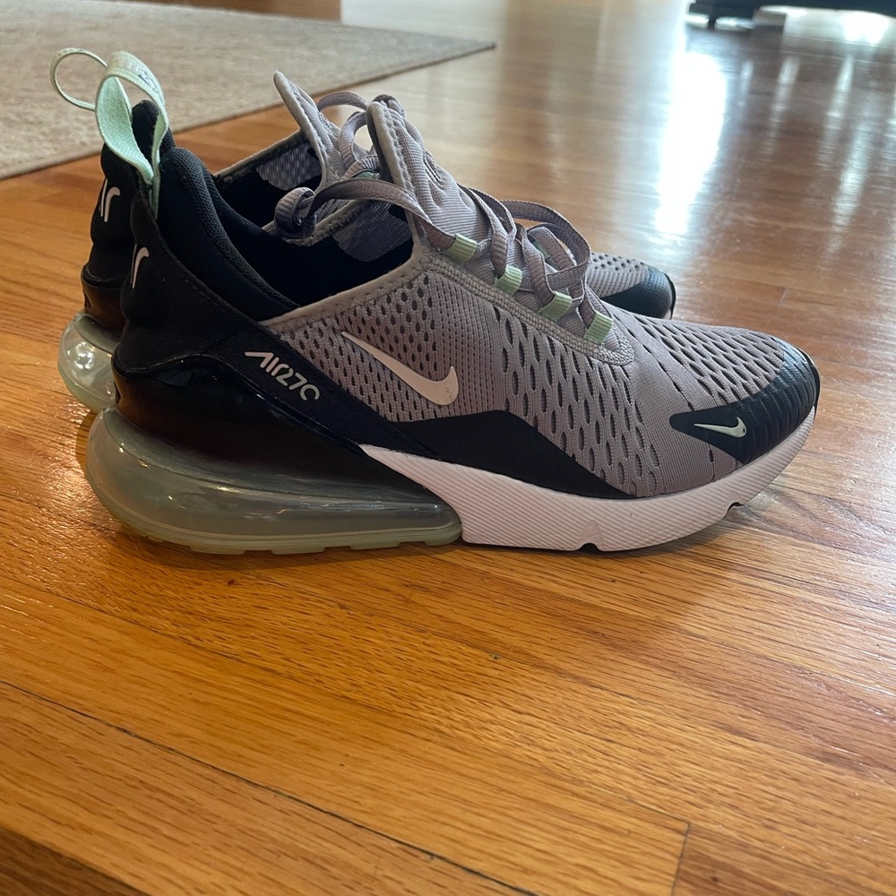 LIKE NEW!! Nike air max 270 men’s